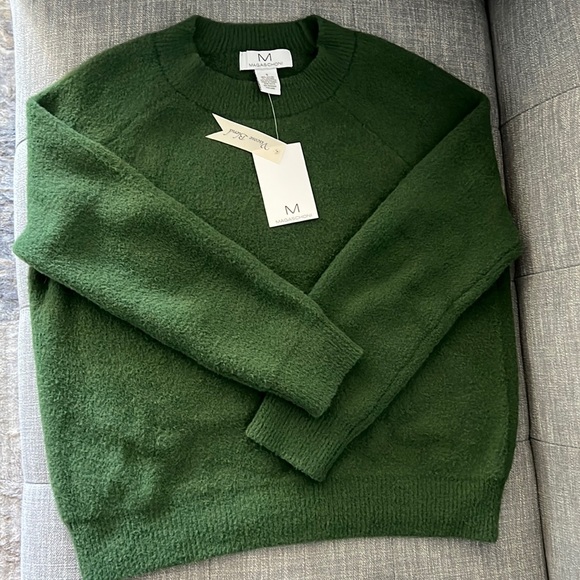 Green Sweater - Picture 1 of 5